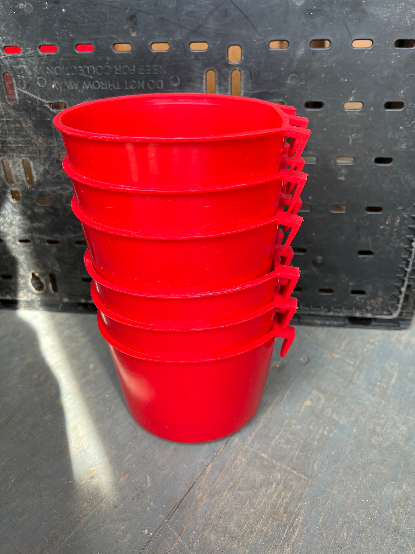 COMEDERO REDONDO DE 1 L PARA GALLO / 1 Lt POULTRY CUP